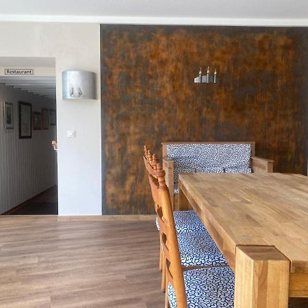 Hotel Die Friesenhalle Bredstedt Bagian luar foto